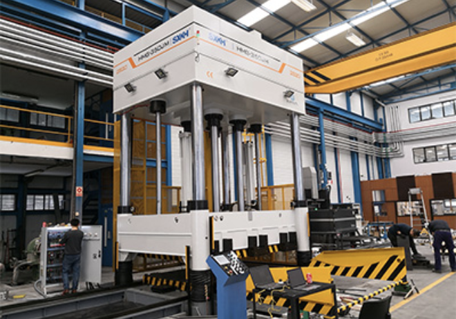 A large die spotting press for verifying the precise contact surfaces of two-part molds in the automotive and aerospace industries.