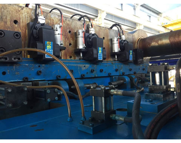 A hydraulic quick die and mould changing system for automated and efficient die clamping on press machines.