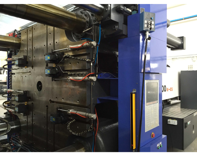 A hydraulic quick die and mould changing system for automated and efficient die clamping on press machines.