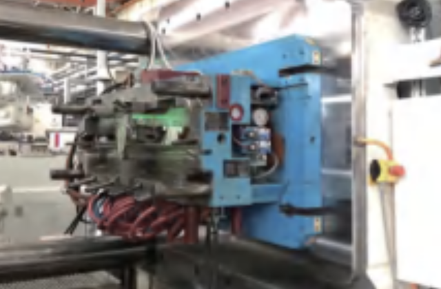 Magnetic quick mold changing clamps used for fast and secure clamping of molds on injection molding machines