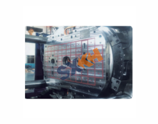 Magnetic quick mold changing clamps used for fast and secure clamping of molds on injection molding machines