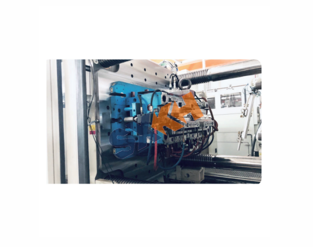 Magnetic quick mold changing clamps used for fast and secure clamping of molds on injection molding machines