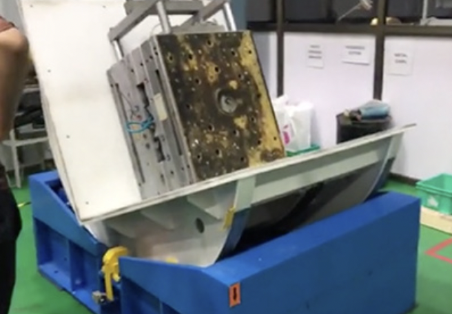 A die and mould flipper for safely and efficiently rotating heavy molds during assembly and maintenance.